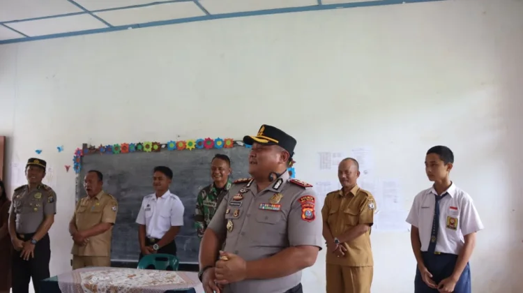 Polres Nias Selatan Distribusikan Makan Bergizi di Gomo
