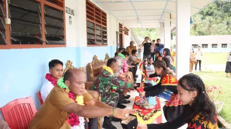Polres Nias Selatan Distribusikan Makan Bergizi di Gomo