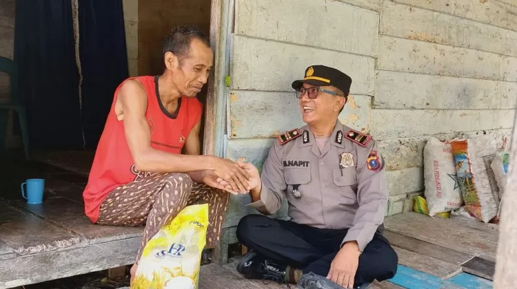 Personel Polsek Pulau-Pulau Batu Gelar Bakti Sosial Spontan