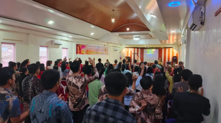 Perayaan Paskah Keluarga Besar FORKOPIMGAMAS Nias Selatan