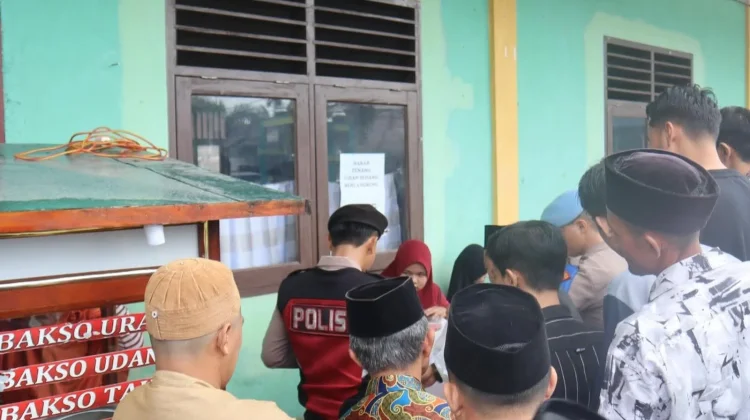 Jum’at Berkah Polres Nias Selatan Bagikan Makanan
