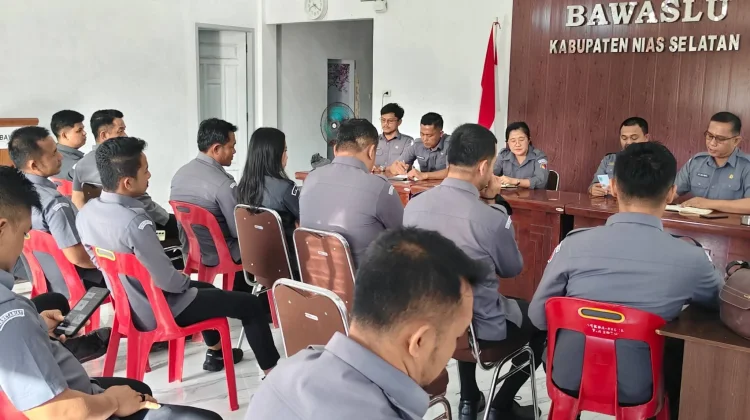 Bawaslu Nias Selatan Gelar Rapat Internal Perkuat Kinerja