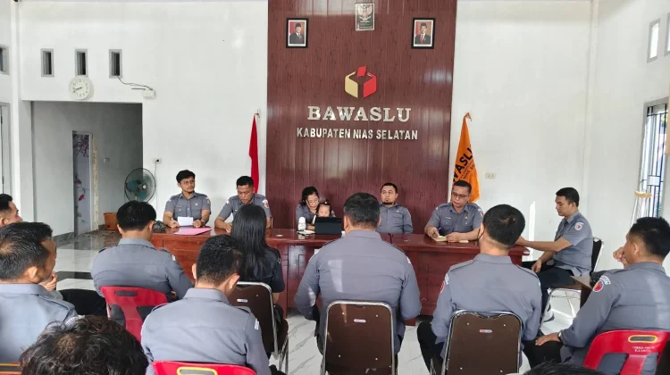 Bawaslu Nias Selatan Gelar Rapat Internal Perkuat Kinerja