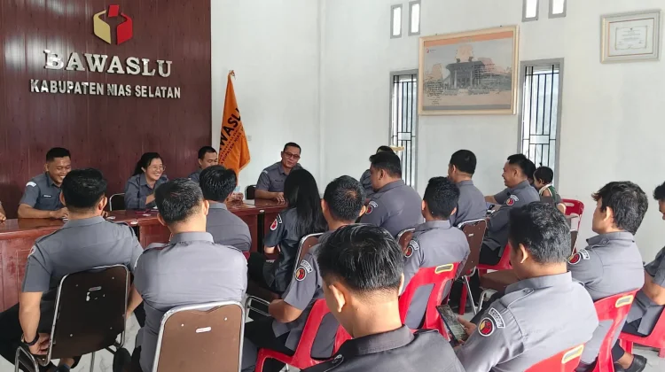 Bawaslu Nias Selatan Gelar Rapat Internal Perkuat Kinerja