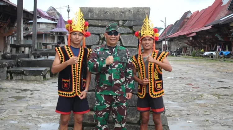 Kunjungan Tim Itjenad Mabesad ke Desa Bawomataluo