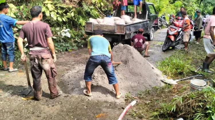 Wujudkan Kebersamaan, Masyarakat Onolalu Gelar Gotong Royong