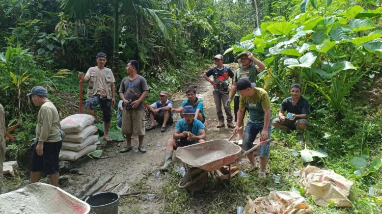 Wujudkan Kebersamaan, Masyarakat Onolalu Gelar Gotong Royong
