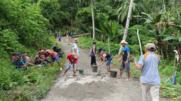 Wujudkan Kebersamaan, Masyarakat Onolalu Gelar Gotong Royong
