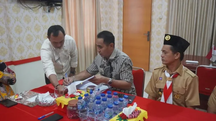 Penandatanganan Dokumen NPHD antara Pemkab dengan Ketua Kwarcab Nisel