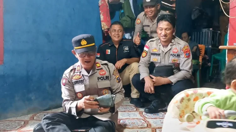 Polres Nias Selatan Santuni Nelayan Lumpuh Kurang Mampu