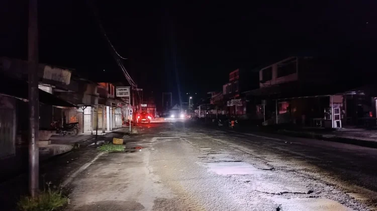Gelap Gulita Menyelimuti Kota Telukdalam Pasca Pemadaman Listrik