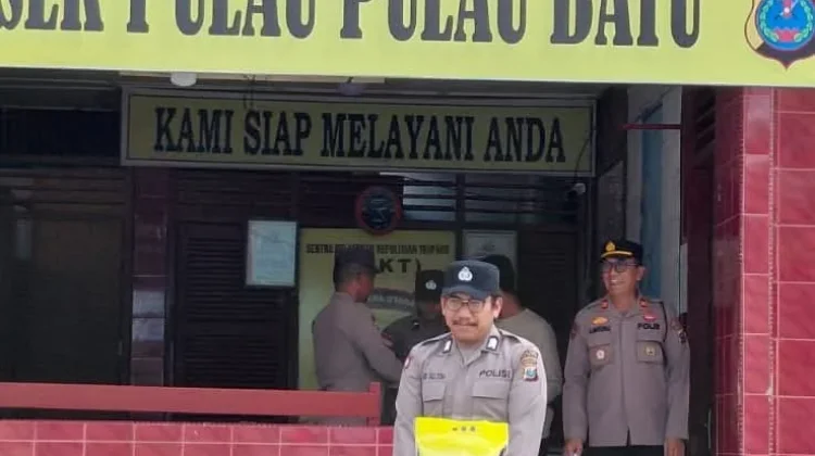 Minggu Kasih, Kapolsek Pulau Batu Bantu Lansia Sebatang Kara