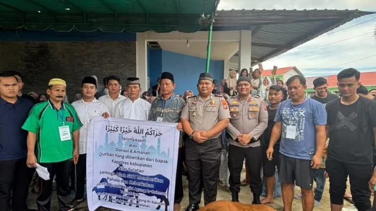 Kapolres Nias Selatan Serahkan Kurban ke Sejumlah Masjid