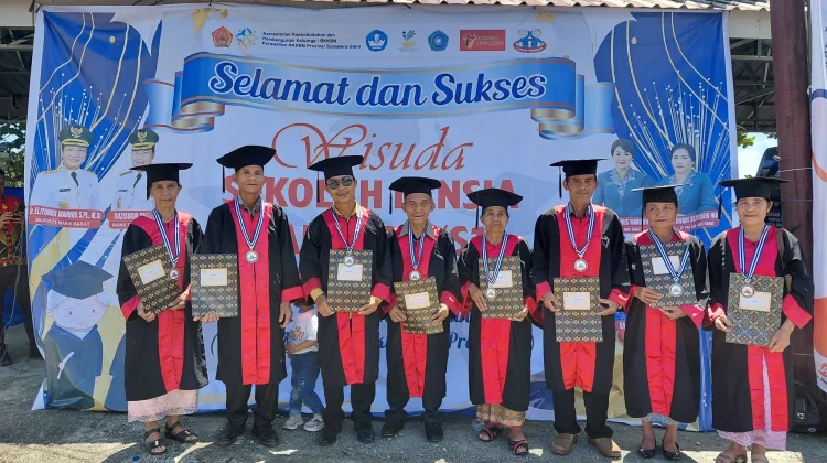 Wisuda Sekolah Lanjut Usia Kabupaten Nias Barat