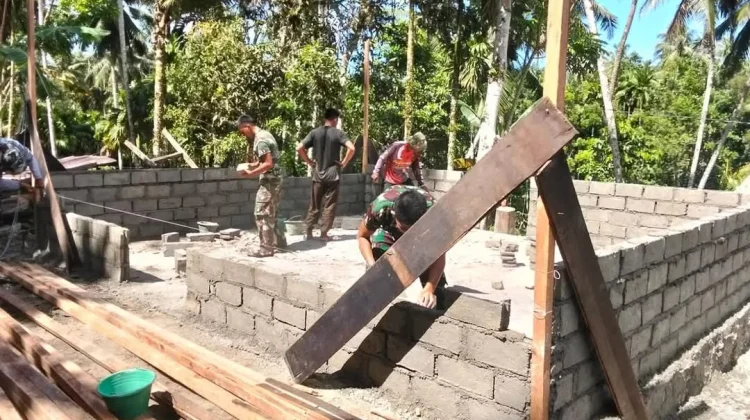 Karya Bakti TNI di Nisel Lanjutkan Pembangunan RTLH