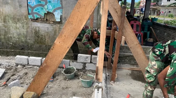 Karya Bakti TNI di Nisel Lanjutkan Pembangunan RTLH