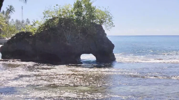Pesona Batu Atola di Desa Bawozaua, Nias Selatan