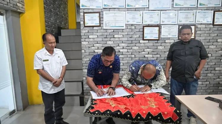 Bupati Nias Selatan Sahkan Addendum Pajak Listrik