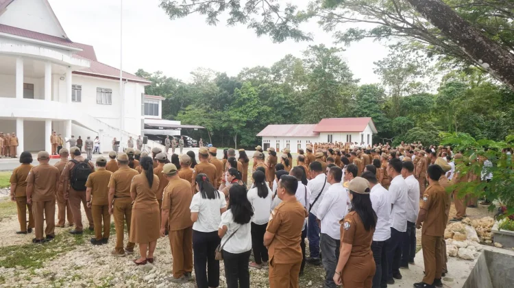 Pemkab Nias Selatan Gelar Upacara Penaikan Bendera