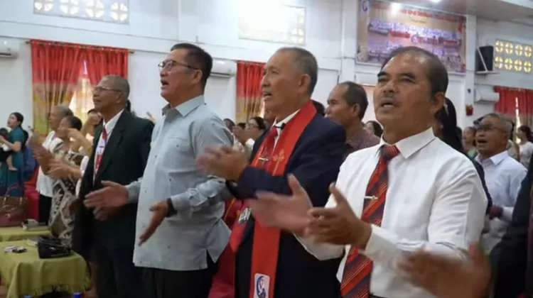 Bupati Nias Selatan Ibadah Bersama Jemaat GPdI