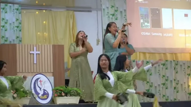 Bupati Nias Selatan Ibadah Bersama Jemaat GPdI