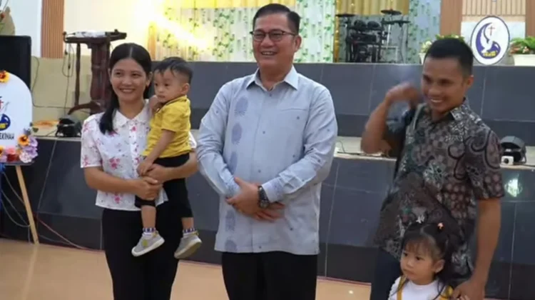 Bupati Nias Selatan Ibadah Bersama Jemaat GPdI
