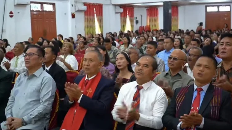 Bupati Nias Selatan Ibadah Bersama Jemaat GPdI