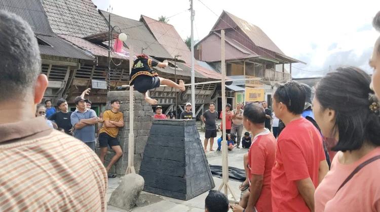 Festival Lompat Batu di Maniamolo Fest 2026