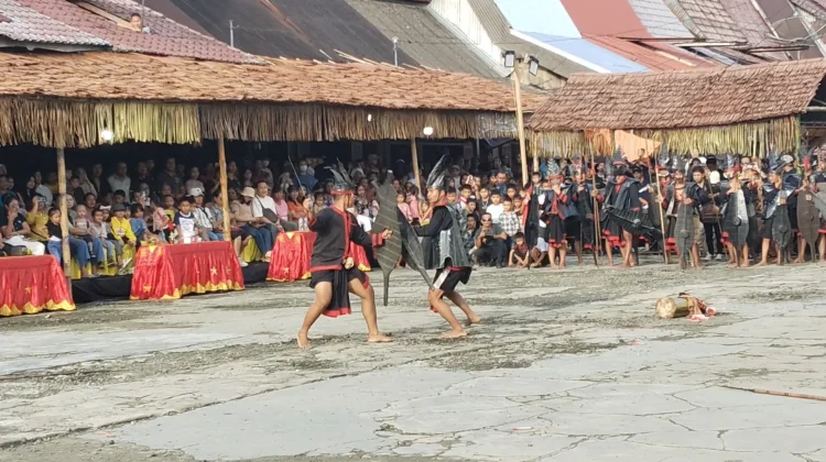 Atraksi Budaya pada Penutupan Maniamolo Fest 2026