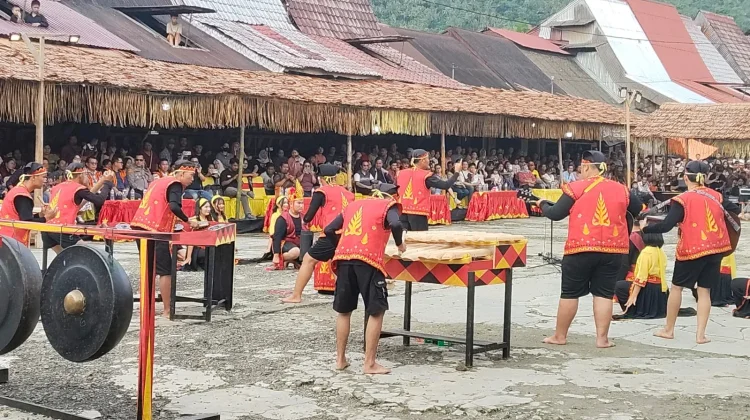Sanggar Budaya Kota Gunungsitoli Meriahkan Penutupan Maniamolo Fest 2026