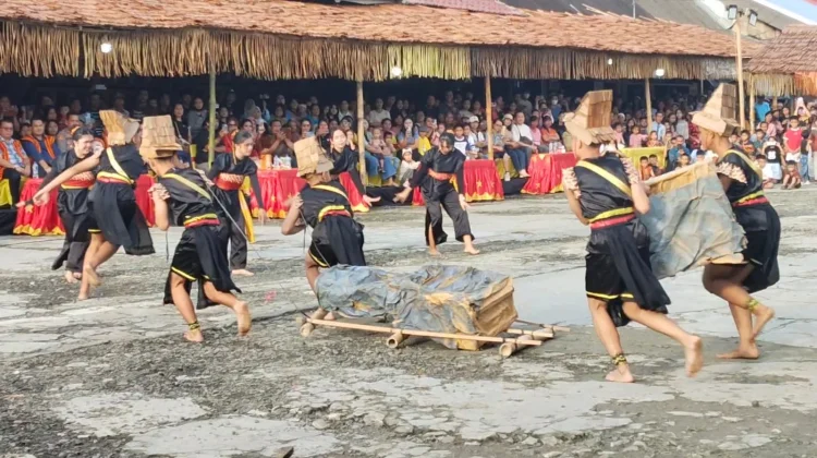 Sanggar Budaya Kota Gunungsitoli Meriahkan Penutupan Maniamolo Fest 2026