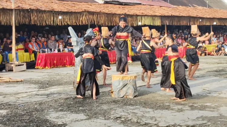 Sanggar Budaya Kota Gunungsitoli Meriahkan Penutupan Maniamolo Fest 2026