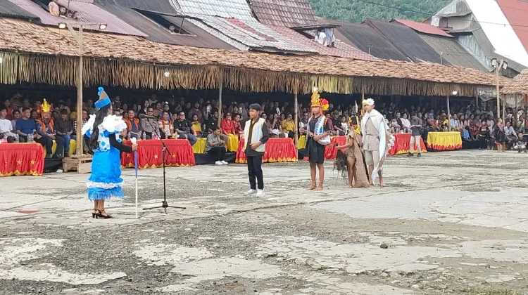 Karnaval Busana Kreasi Nias di Penutupan Maniamolo Fest 2026