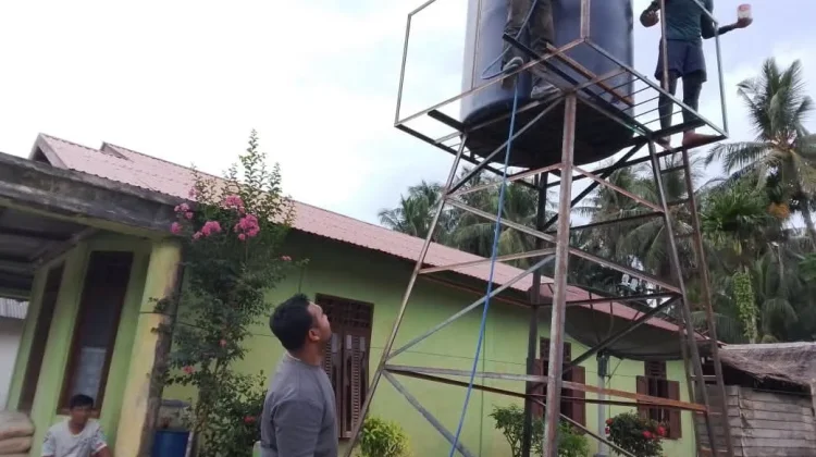 Karya Bakti TNI AD Rampungkan Pembangunan Sumur Bor Air Bersih di Desa Marit Baru