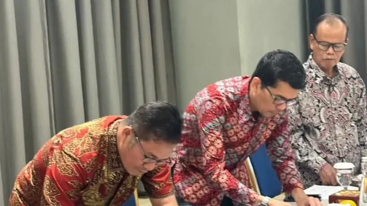 Pemkab Nisel Tanda Tangani Kerjasama dengan STT Pelita Kebenaran Medan