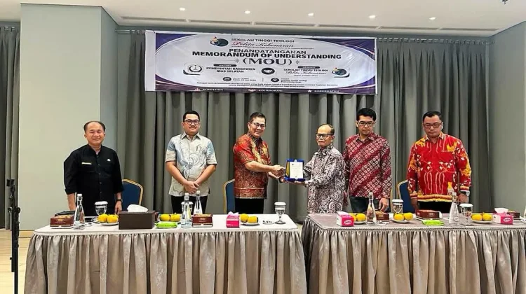 Pemkab Nisel Tanda Tangani Kerjasama dengan STT Pelita Kebenaran Medan