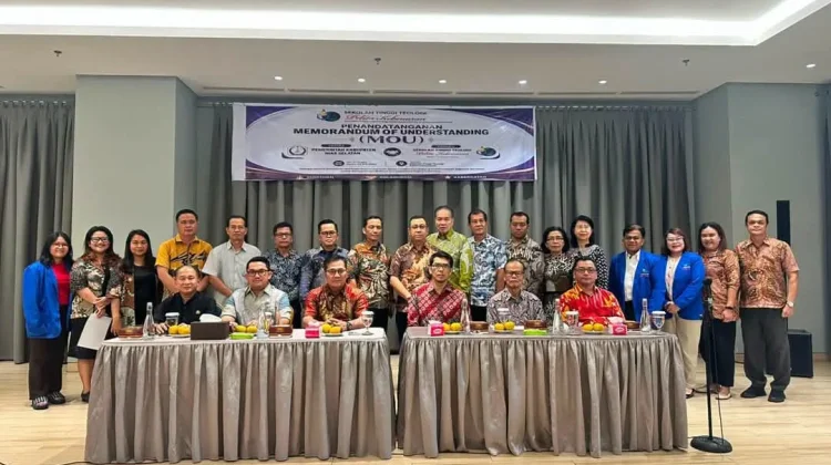 Pemkab Nisel Tanda Tangani Kerjasama dengan STT Pelita Kebenaran Medan