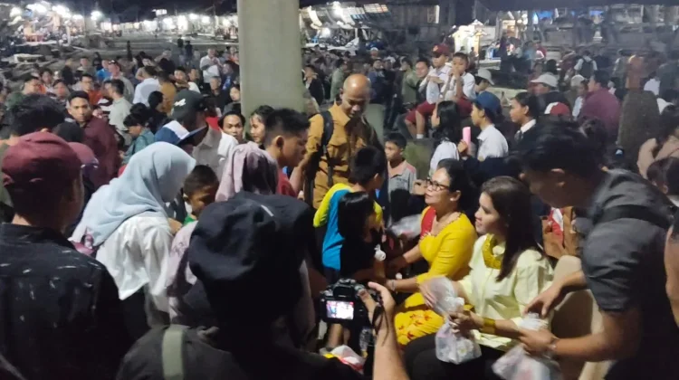 Antusiasme Warga Fanayama Sambut Gubsu dan Dubes Prancis di Bawomataluo