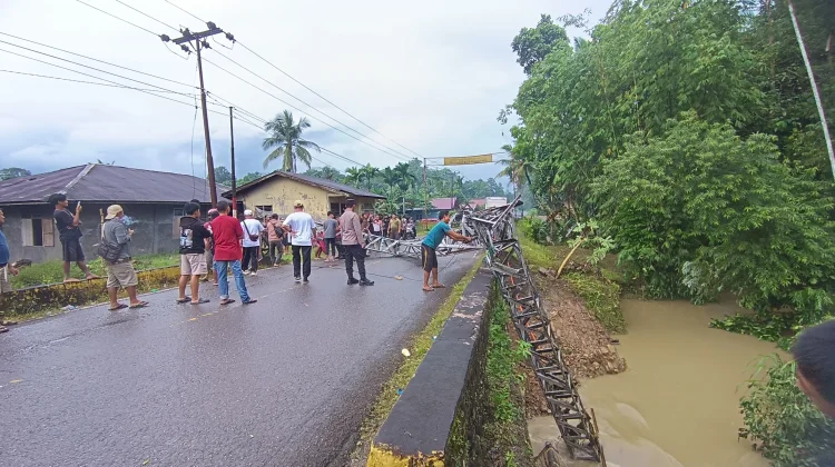 Hujan Lebat Sebabkan Longsor di Perbatasan Idanogao - Hilibadalu, Kabupaten Nias