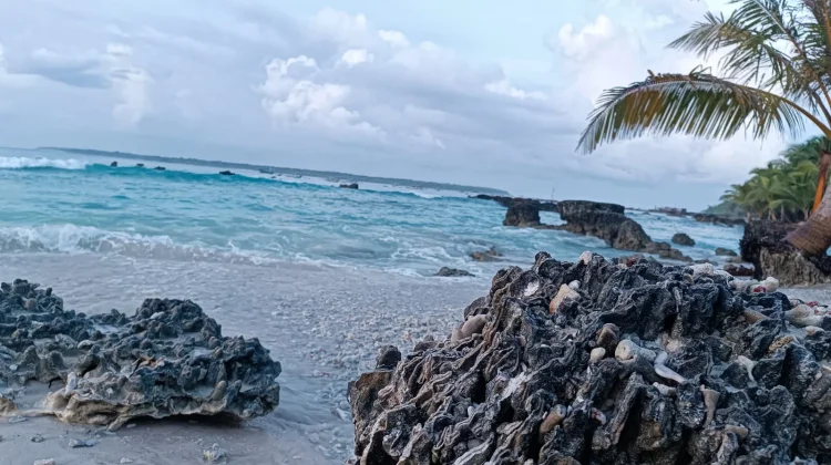 Pantai Masih Alami Kepulauan Hinako, Kabupaten Nias Barat