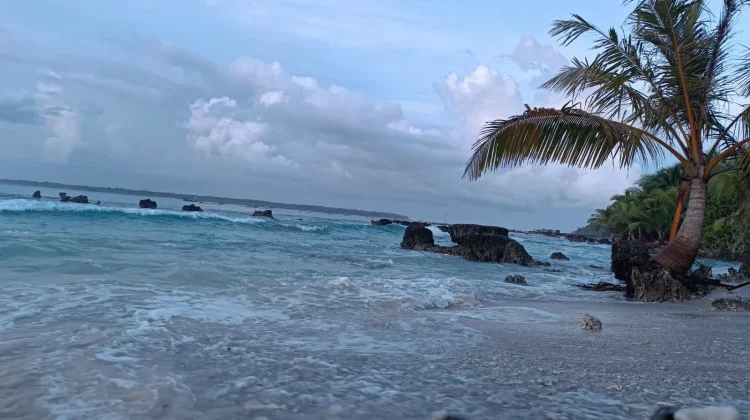Pantai Masih Alami Kepulauan Hinako, Kabupaten Nias Barat