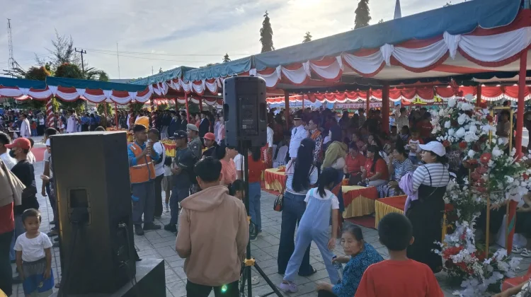 Antusiasme Warga Nisel Ikuti Upacara Penurunan Bendera di HUT KEMRI ke-81