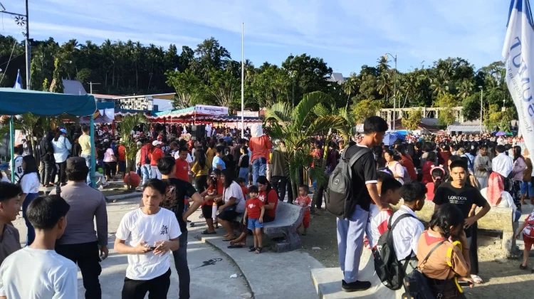 Antusiasme Warga Nisel Ikuti Upacara Penurunan Bendera di HUT KEMRI ke-81