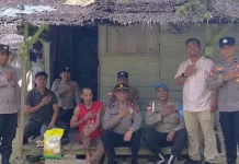 Personel Polsek Pulau-Pulau Batu Gelar Bakti Sosial Spontan