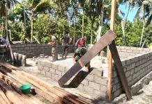 Karya Bakti TNI di Nisel Lanjutkan Pembangunan RTLH