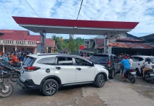 Antrian Panjang Terjadi di SPBU KM. 1 Telukdalam akibat Pompa Rusak