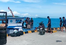 Aktivitas Pelabuhan Sirombu Nias Barat