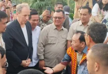 Antusiasme Warga Fanayama Sambut Gubsu dan Dubes Prancis di Bawomataluo