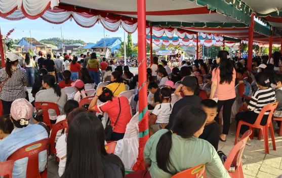 Antusiasme Warga Nisel Ikuti Upacara Penurunan Bendera di HUT KEMRI ke-81