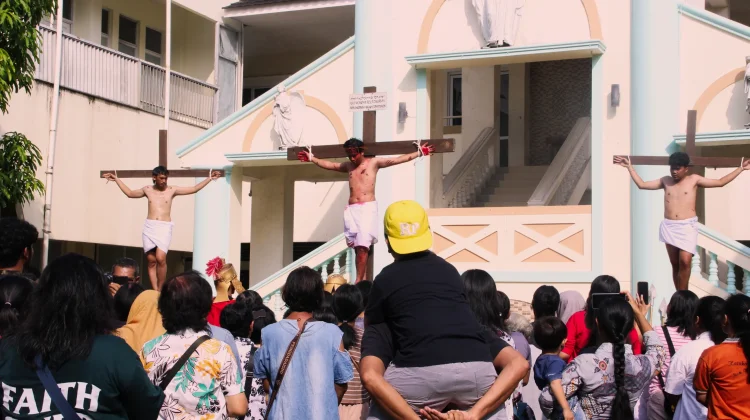 OMK Katedral Padang Pentaskan Drama Jalan Salib pada Jumat Agung